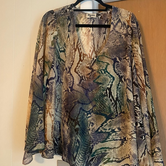 Show me your Mumu medium top. - Picture 3 of 6